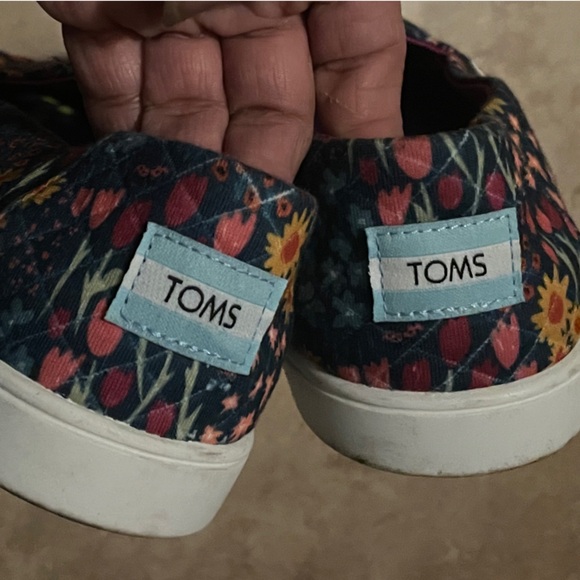 TOMS Floral Slip-On Women's Shoes - Picture 3 of 3